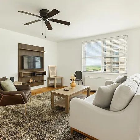 2Bed In Historic Dwntwn Highrise- Hotel District